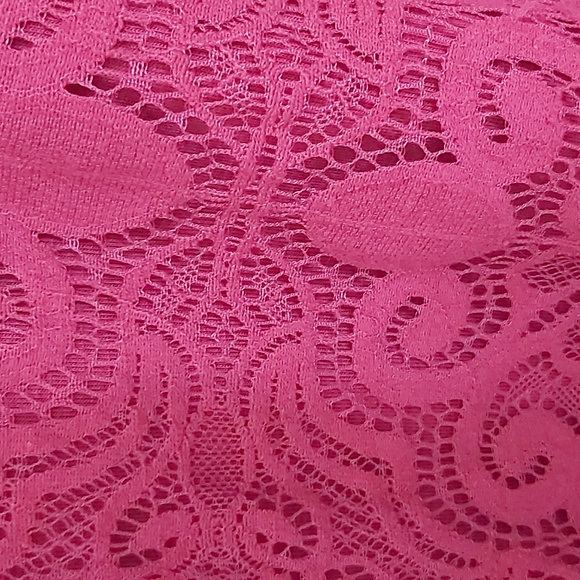 Nice top - Picture 2 of 2